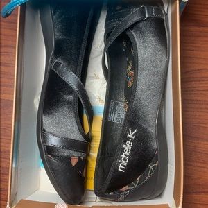 NWT Michelle k flats